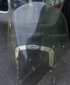 57140-05 Harley-davidson 45545 Oem 86-17 King-size Nostalgic Detachables Windshield With Leather Pouches