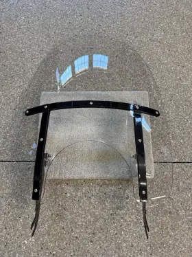 57400021 Harley-davidson Quick Release Compact Windshield 19 Inch With Bag Black Braces