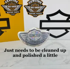 57965-97a Harley-davidson 29425 Oem Dyna Softail Sportster 100th Anniversary Windshield Emblem Badge 3 Inch