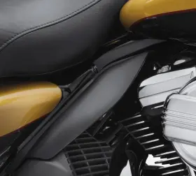 58022-07 Harley-davidson New Genuine 2001-2008 Touring Mid-frame Air Deflector