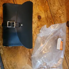 48-3125 V-twin Leather Windshield Pouch For Harley Davidson Flh By Itwm